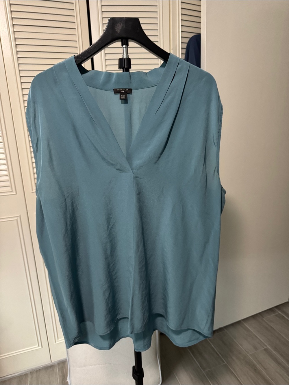 Ann Taylor Dusty Teal V-Neck Sleeveless Camisole 100% Silk